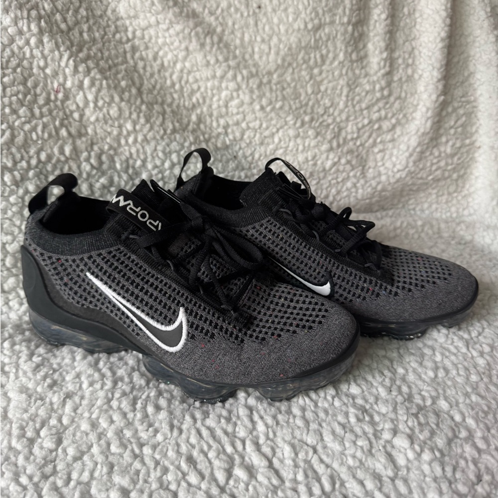 Nike big kids Black and Gray Air vapor max Sneakers